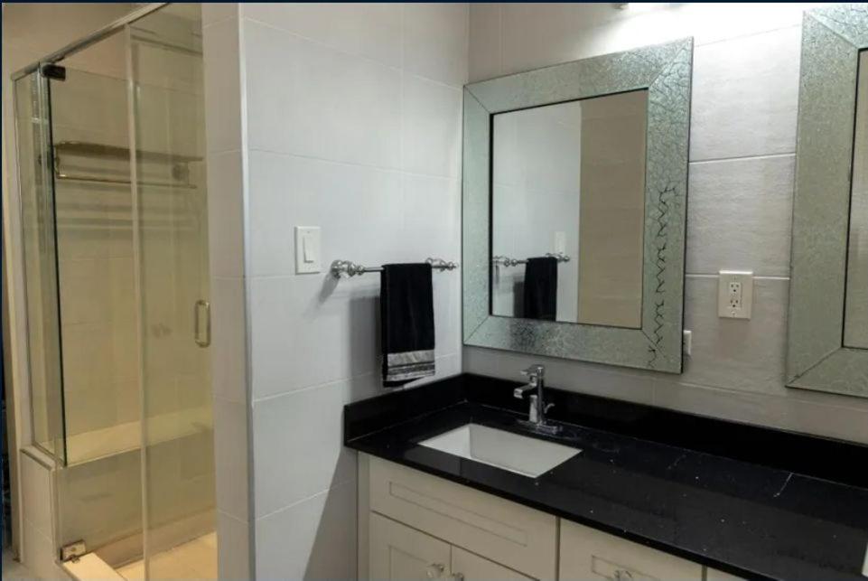 קינגסטון Finest Accommodation Riches Manor 1 Gladstone Drive Apt A2 Kgn 6 New Kgn מראה חיצוני תמונה