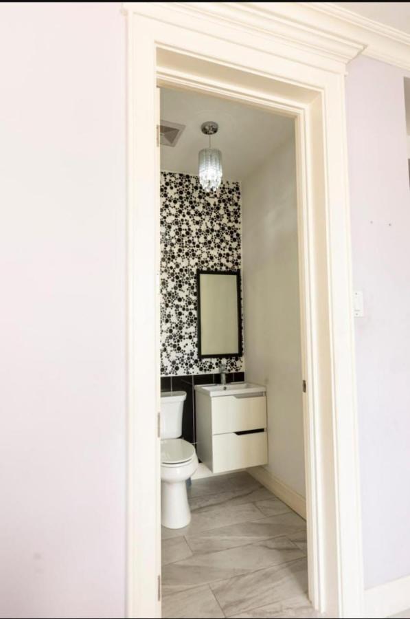 קינגסטון Finest Accommodation Riches Manor 1 Gladstone Drive Apt A2 Kgn 6 New Kgn מראה חיצוני תמונה